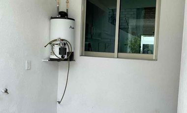 CASA EN VENTA ZONA CENTRO DE JIUTEPEC CON ALBERCA PROPIA Y JARDÍN