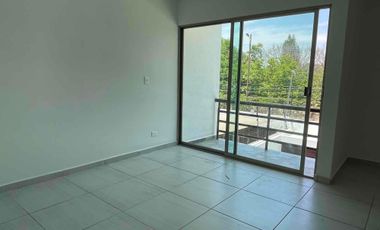 CASA EN VENTA ZONA CENTRO DE JIUTEPEC CON ALBERCA PROPIA Y JARDÍN