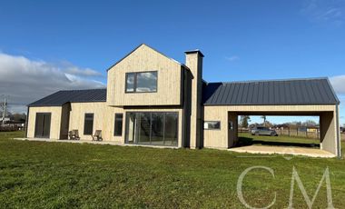 HERMOSA CASA EN PARCELACIÓN CONSOLIDADA EN OSORNO