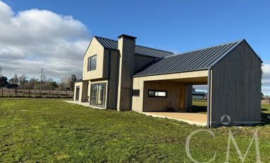HERMOSA CASA EN PARCELACIÓN CONSOLIDADA EN OSORNO