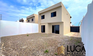 Casa nueva por estrenar con amplio patio en venta sector Los Gavilanes, Manta, Ecuador