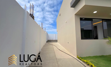Casa nueva por estrenar con amplio patio en venta sector Los Gavilanes, Manta, Ecuador