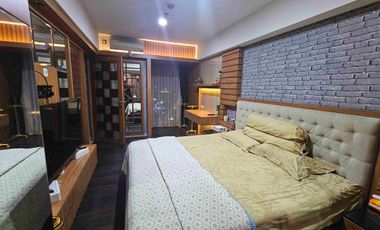 Apartemen full furnished 2 unit jadi 1 Louis Kienne Simpang Lima