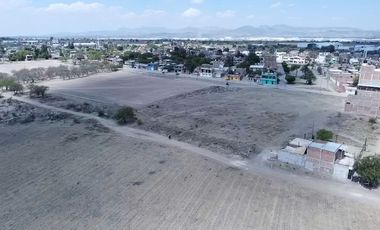 Terreno a 300 m del Aeropuerto del Bajio.