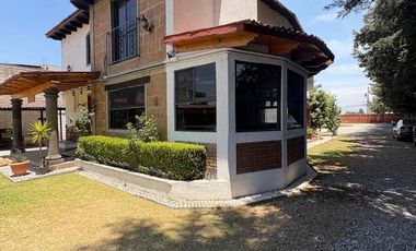 HERMOSA PROPIEDAD EN METEPEC, RODEADA DE 1650 MTS DE JARDÍN. EXCELENTE UBICACIÓN, AVENIDA EN CRECIMIENTO.