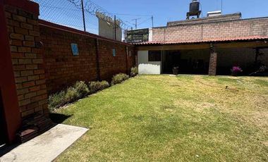 HERMOSA PROPIEDAD EN METEPEC, RODEADA DE 1650 MTS DE JARDÍN. EXCELENTE UBICACIÓN, AVENIDA EN CRECIMIENTO.