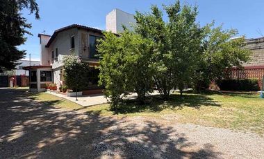 HERMOSA PROPIEDAD EN METEPEC, RODEADA DE 1650 MTS DE JARDÍN. EXCELENTE UBICACIÓN, AVENIDA EN CRECIMIENTO.