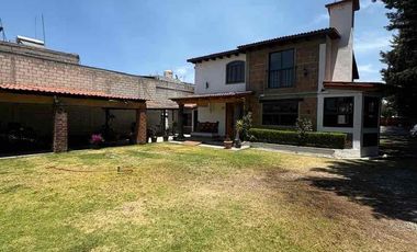 HERMOSA PROPIEDAD EN METEPEC, RODEADA DE 1650 MTS DE JARDÍN. EXCELENTE UBICACIÓN, AVENIDA EN CRECIMIENTO.