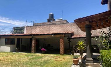 HERMOSA PROPIEDAD EN METEPEC, RODEADA DE 1650 MTS DE JARDÍN. EXCELENTE UBICACIÓN, AVENIDA EN CRECIMIENTO.