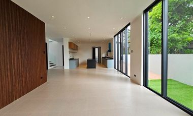 SPACIOUS WITH  5 BEDROOMS SINGLE DETACHED HOUSE AND LOT IN BF HOMES PARAÑAQUE CITY