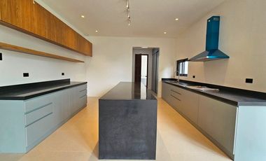 SPACIOUS WITH  5 BEDROOMS SINGLE DETACHED HOUSE AND LOT IN BF HOMES PARAÑAQUE CITY