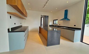 SPACIOUS WITH  5 BEDROOMS SINGLE DETACHED HOUSE AND LOT IN BF HOMES PARAÑAQUE CITY