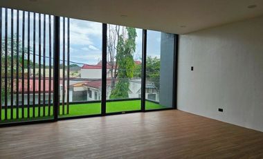 SPACIOUS WITH  5 BEDROOMS SINGLE DETACHED HOUSE AND LOT IN BF HOMES PARAÑAQUE CITY