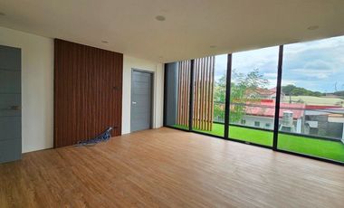 SPACIOUS WITH  5 BEDROOMS SINGLE DETACHED HOUSE AND LOT IN BF HOMES PARAÑAQUE CITY