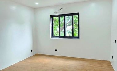 SPACIOUS WITH  5 BEDROOMS SINGLE DETACHED HOUSE AND LOT IN BF HOMES PARAÑAQUE CITY