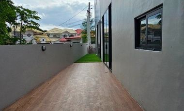 SPACIOUS WITH  5 BEDROOMS SINGLE DETACHED HOUSE AND LOT IN BF HOMES PARAÑAQUE CITY