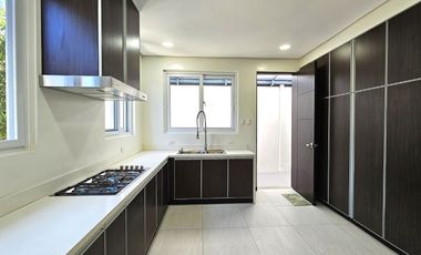SPACIOUS MODERN SINGLE DETACHED HOUSE AND LOT IN BF HOMES PARAÑAQUE