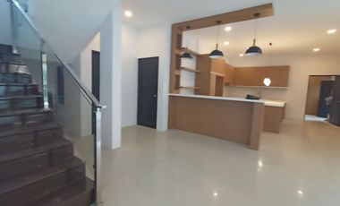 House with POOL in Buenavista Hills 1 Tagaytay for SALE for 25M! for RENT 70k per month