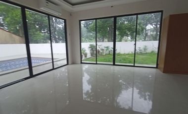 House with POOL in Buenavista Hills 1 Tagaytay for SALE for 25M! for RENT 70k per month