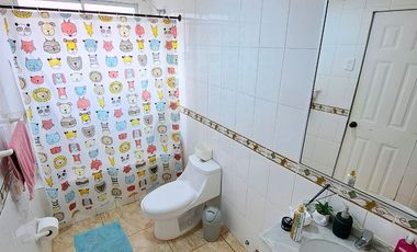 Sincrónica propiedades Arrienda Gran Casa Remodelada Con Vista Al Mar, El Quisco