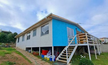 Sincrónica propiedades Arrienda Gran Casa Remodelada Con Vista Al Mar, El Quisco