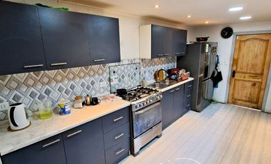 Sincrónica propiedades Arrienda Gran Casa Remodelada Con Vista Al Mar, El Quisco