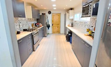 Sincrónica propiedades Arrienda Gran Casa Remodelada Con Vista Al Mar, El Quisco