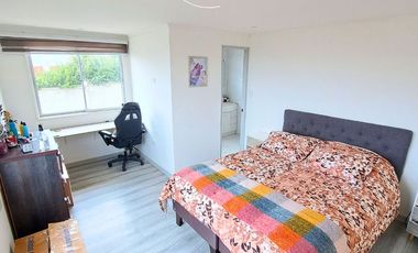 Sincrónica propiedades Arrienda Gran Casa Remodelada Con Vista Al Mar, El Quisco