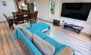 Sincrónica propiedades Arrienda Gran Casa Remodelada Con Vista Al Mar, El Quisco