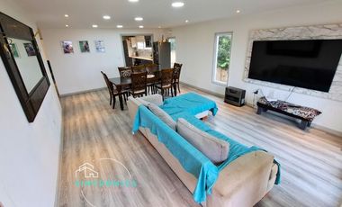 Sincrónica propiedades Arrienda Gran Casa Remodelada Con Vista Al Mar, El Quisco