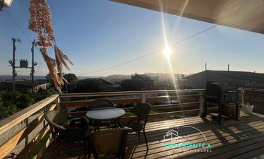 Sincrónica propiedades Arrienda Gran Casa Remodelada Con Vista Al Mar, El Quisco