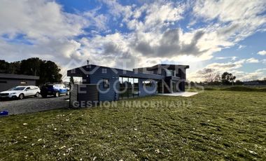 Vendemos Casa familiar amplia y luminosa en condominio cerrado