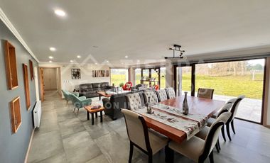 Vendemos Casa familiar amplia y luminosa en condominio cerrado