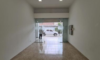 ALQUILO LOCAL COMERCIAL 200 M2  PRADOIS DEL NORTE