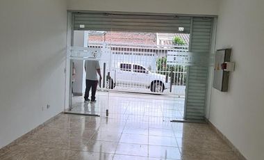 ALQUILO LOCAL COMERCIAL 200 M2  PRADOIS DEL NORTE