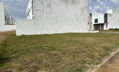 Terreno en esquina en venta en Valle Imperial