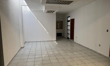 Bodega Comercial en Avenida