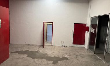Bodega Comercial en Avenida