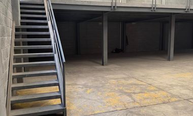 Bodega Comercial en Avenida