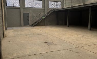 Bodega Comercial en Avenida