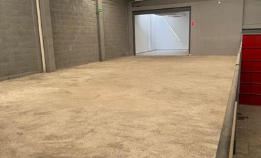 Bodega Comercial en Avenida