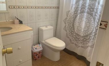 ¡Exclusiva Casa en Condominio con Portón Eléctrico en Pelarco!