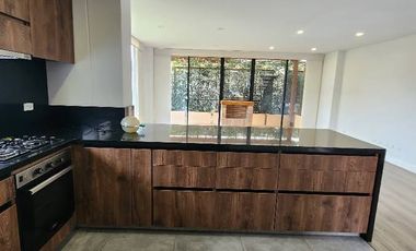 ¡Se arrienda hermosa casa esquinera DOS PISOS  en Chía, Vereda Fagua! PARA ESTRENAR  ¿Buscas un hogar  cómodo y con una ubicación privilegiada? ¡Esta