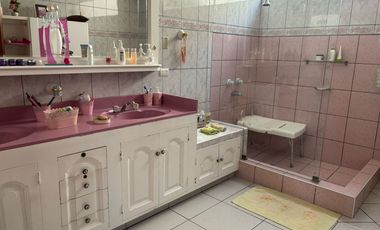 ATRACTIVA Y ESPACIOSA CASA EN SAN BORJA,