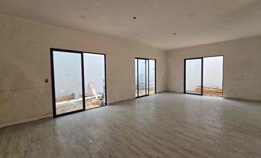 Casa en venta dentro de Fracc Privado Royal Campestre zona sur pte de la ciudad 200 mts2