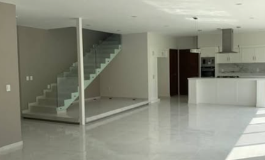 🏡 Casa en Renta / Venta en El Bosque Country Club 📍 Vive con lujo frente al campo de golf ⛳
