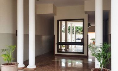 Avenida Edgar Córdova, Edificio Elite