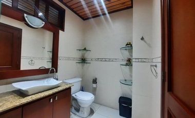 Avenida Edgar Córdova, Edificio Elite