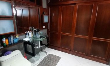 Avenida Edgar Córdova, Edificio Elite