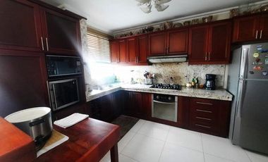 Avenida Edgar Córdova, Edificio Elite